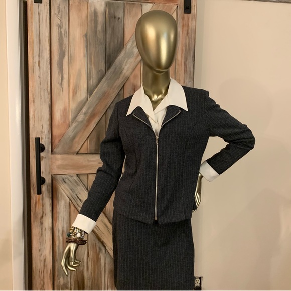 Skirt Suit Gray Pinstripe Mini Skirt Suit Set Size 5/6 - Picture 9 of 16